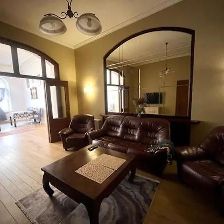 Old Town Art Maria Frou-frou 101 M2