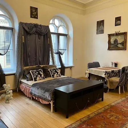 Old Town Art Maria Frou-frou 101 M2 Riga