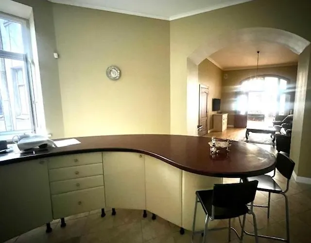 Dzīvoklis Old Town Art Maria Frou-frou 101 M2