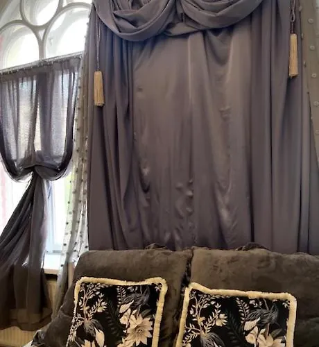 Dzīvoklis Old Town Art Maria Frou-frou 101 M2